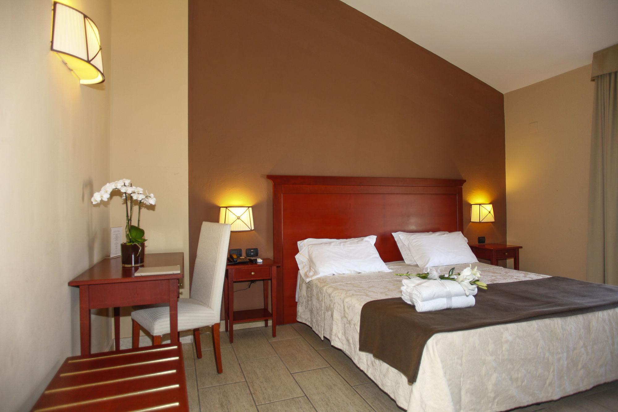 Il Parco Degli Ulivi Hotel Villafranca Tirrena Exterior foto