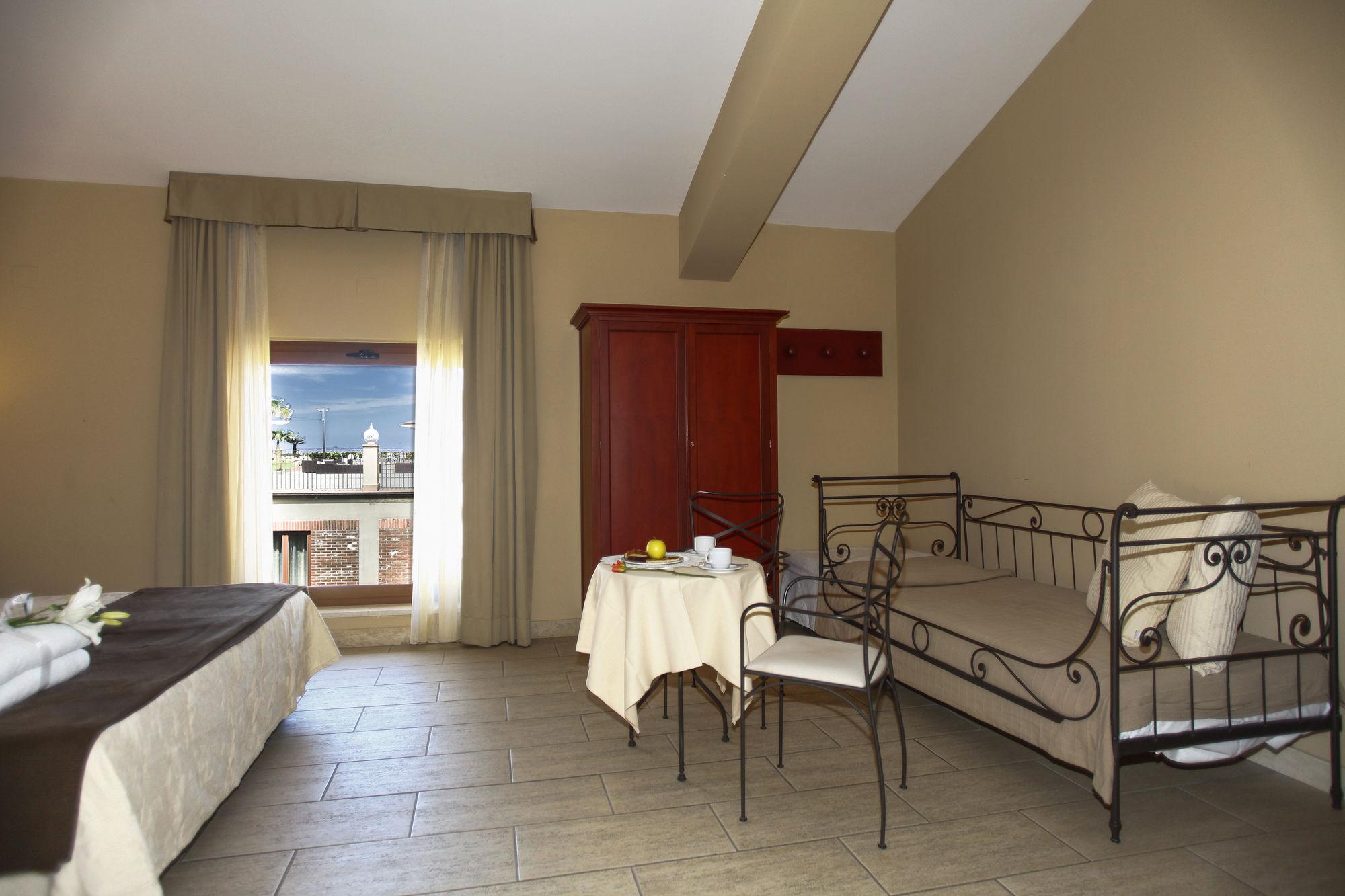 Il Parco Degli Ulivi Hotel Villafranca Tirrena Exterior foto