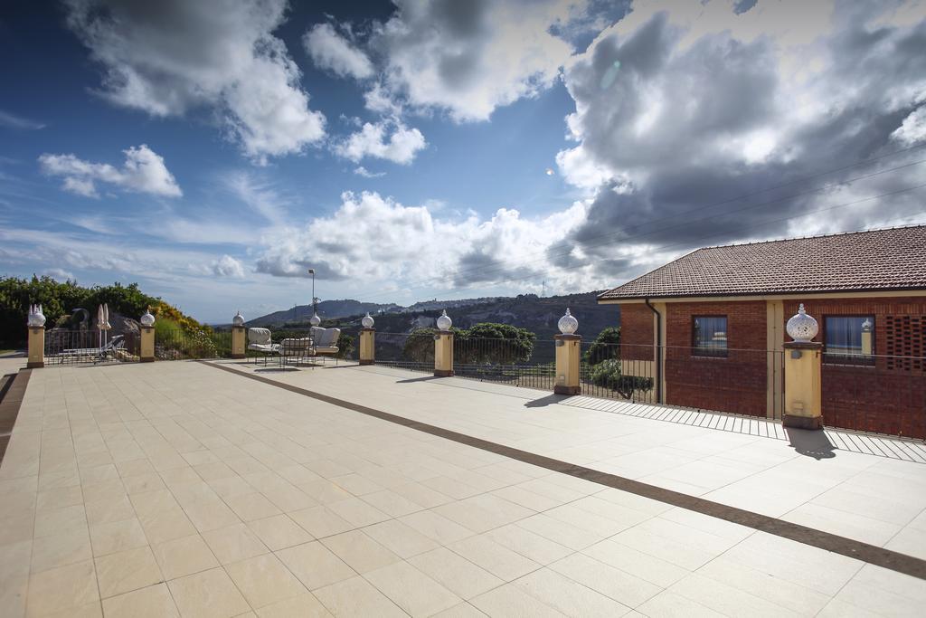 Il Parco Degli Ulivi Hotel Villafranca Tirrena Exterior foto