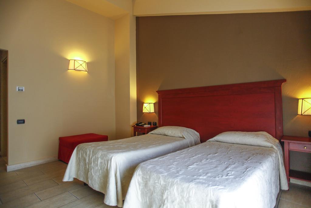 Il Parco Degli Ulivi Hotel Villafranca Tirrena Exterior foto