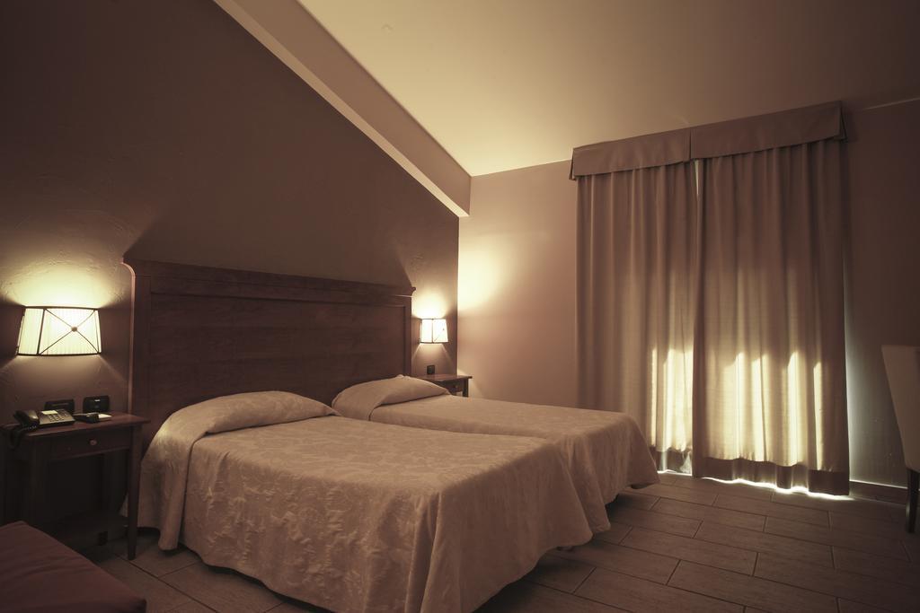 Il Parco Degli Ulivi Hotel Villafranca Tirrena Exterior foto