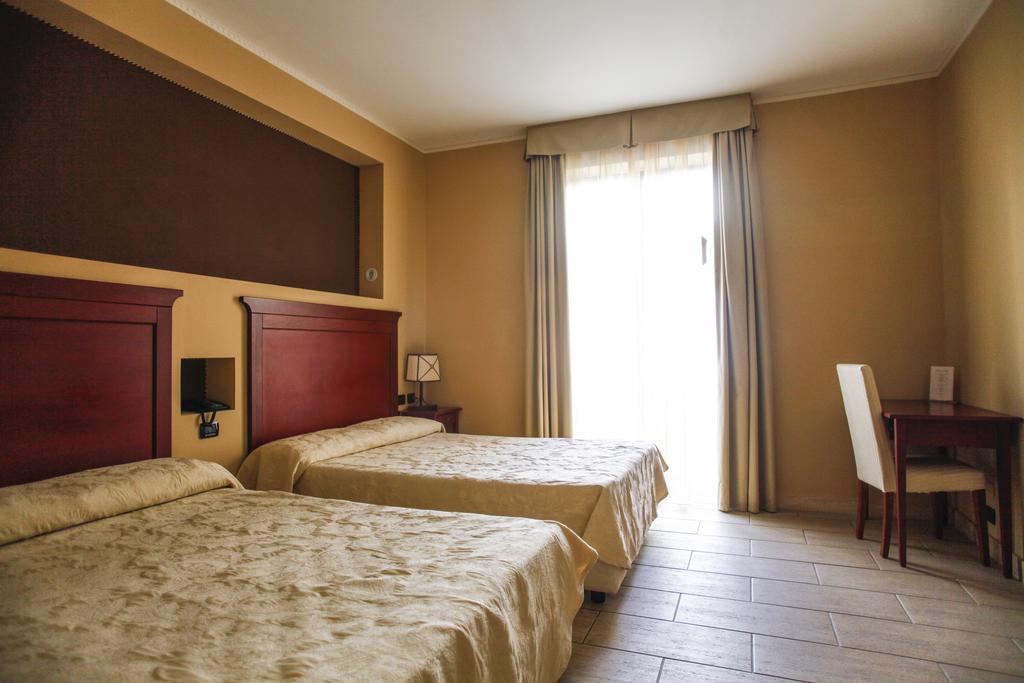 Il Parco Degli Ulivi Hotel Villafranca Tirrena Exterior foto