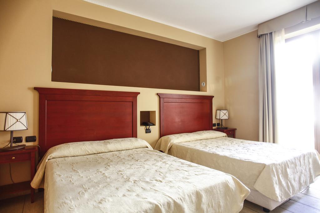 Il Parco Degli Ulivi Hotel Villafranca Tirrena Exterior foto