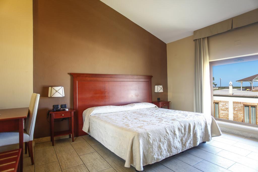 Il Parco Degli Ulivi Hotel Villafranca Tirrena Exterior foto