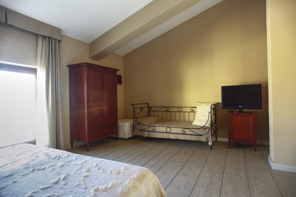 Il Parco Degli Ulivi Hotel Villafranca Tirrena Exterior foto