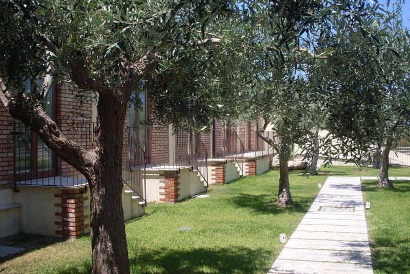 Il Parco Degli Ulivi Hotel Villafranca Tirrena Exterior foto